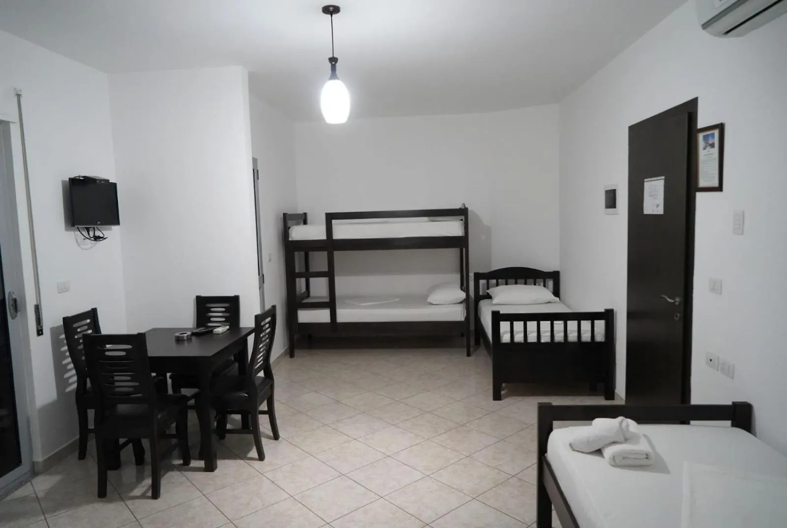 Hotel Restaurant Globi Velipoja