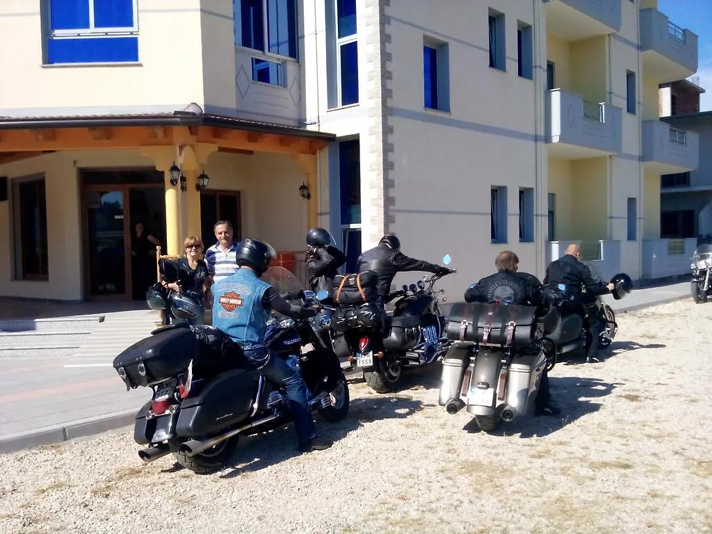 Hotel Restaurant Globi Velipoja