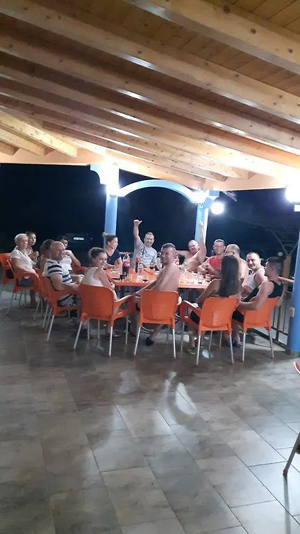 Hotel Restaurant Globi Velipoja 3*,