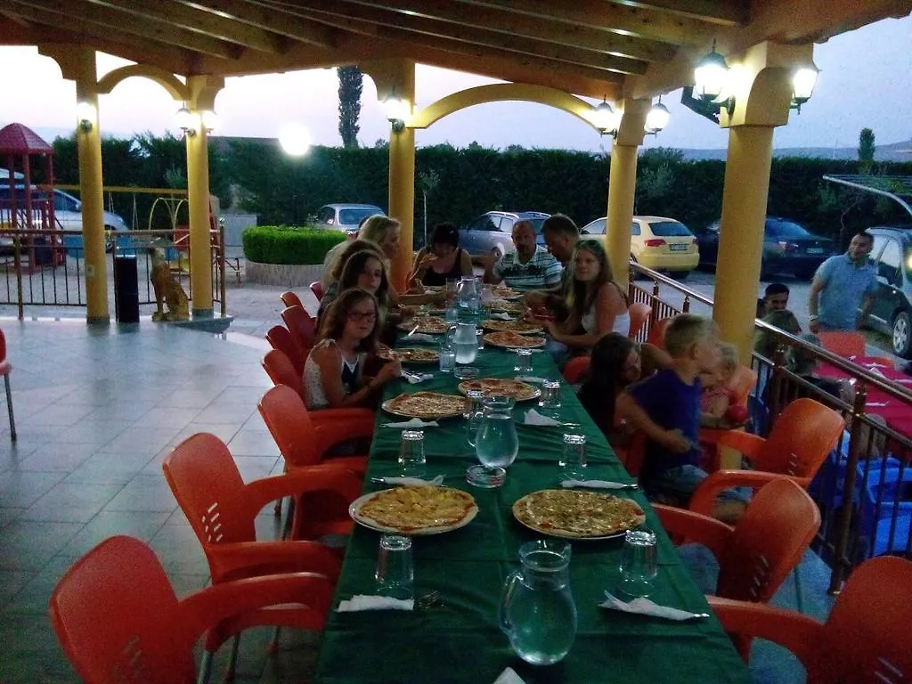 Hotel Restaurant Globi Velipoja